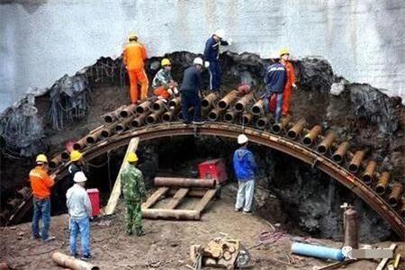 黄山隧道钢花管支护案例